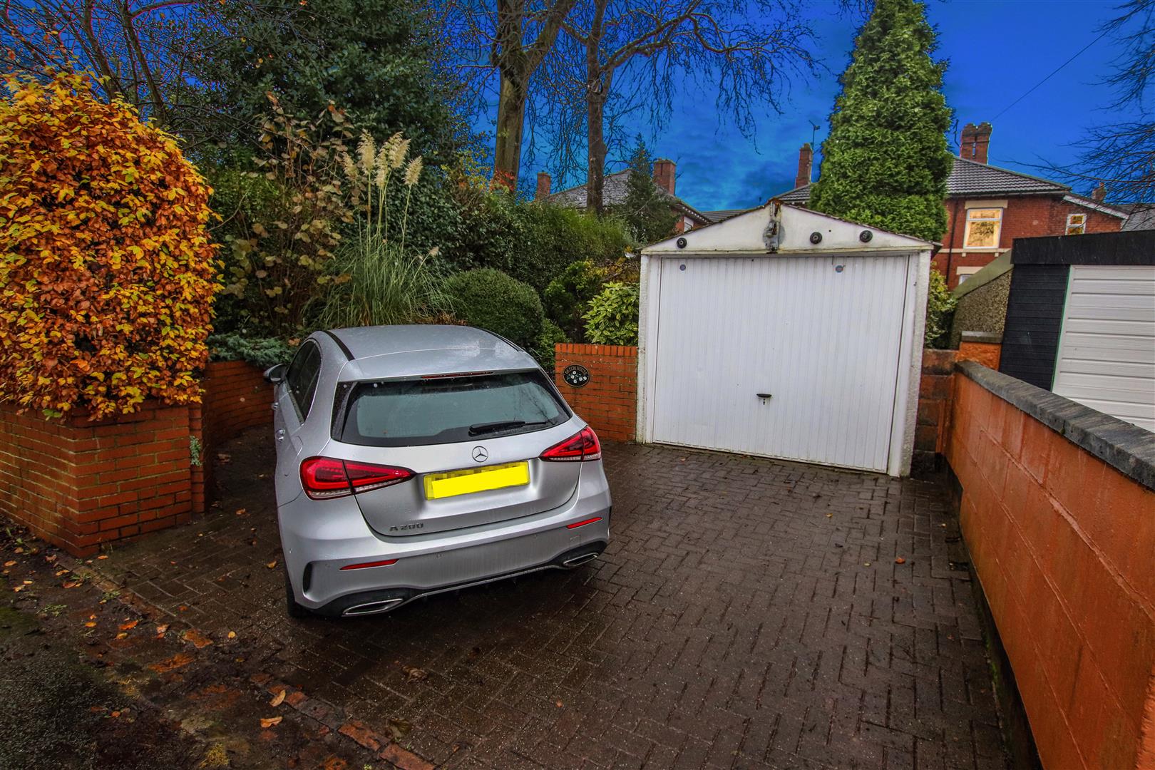 DETACHED SECTIONAL GARAGE